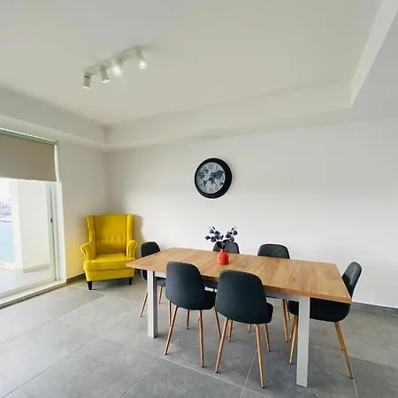 Apartament Seaview Apartment- Valletta Views - 8, 49 Tigne Point Mansions *