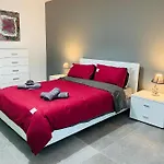 Seaview Apartment- Valletta Views - 8, 49 Tigne Point Mansions Appartamento Sliema