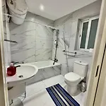 Seaview Apartment- Valletta Views - 8, 49 Tigne Point Mansions Appartamento Sliema