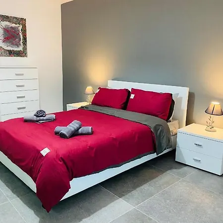 Seaview Apartment- Valletta Views - 8, 49 Tigne Point Mansions Apartmán Sliema