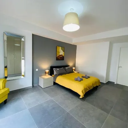 Seaview Apartment- Valletta Views - 8, 49 Tigne Point Mansions Апартаменты *