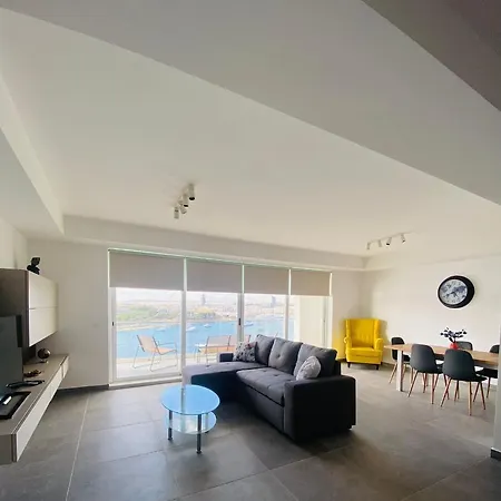Seaview Apartment- Valletta Views - 8, 49 Tigne Point Mansions Apartment Sliema