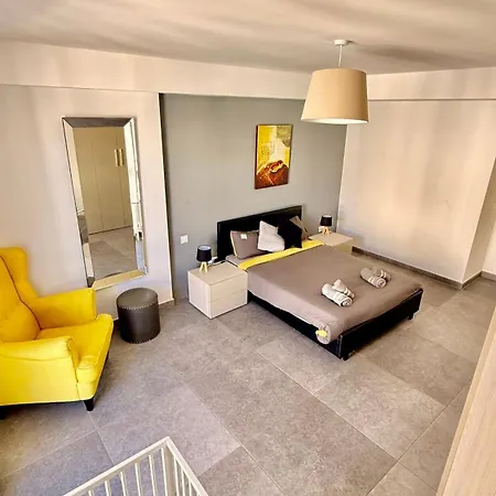 Central Seaview Apartment, 49 Tigne Mansions Apt 8 Lejlighed