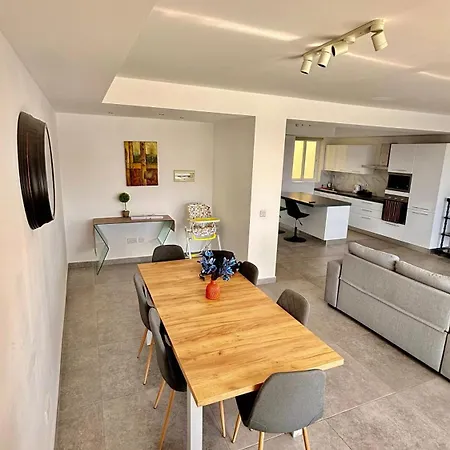 アパート Central Seaview Apartment, 49 Tigne Mansions Apt 8