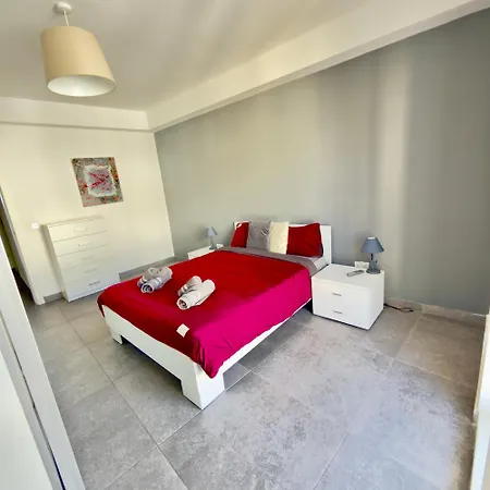 Lejlighed Central Seaview Apartment, 49 Tigne Mansions Apt 8 Sliema