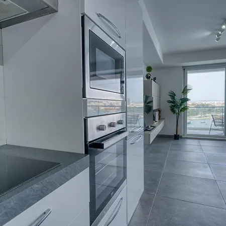 Seaview Apartment, 49 Tigne Mansions 8 アパート