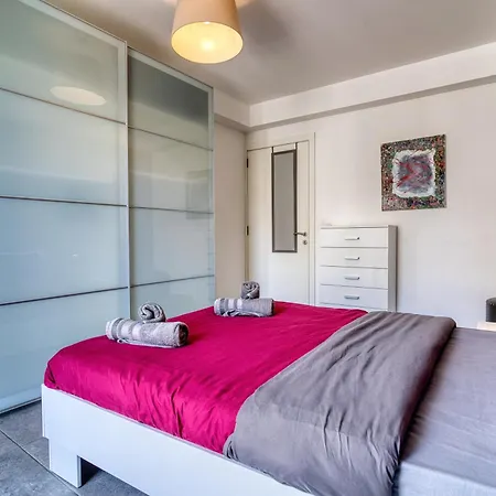 Seaview Apartment, 49 Tigne Mansions 8 アパート