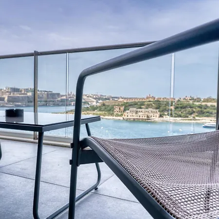 Seaview Apartment, 49 Tigne Mansions 8