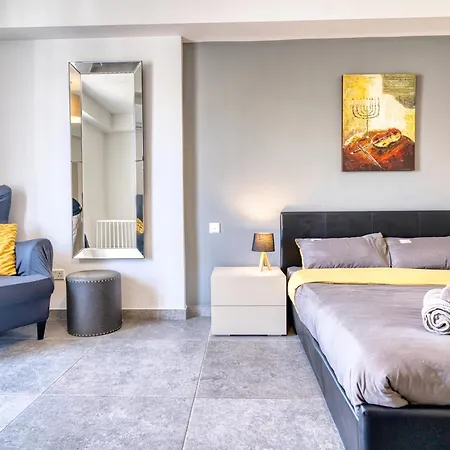 Seaview Apartment, 49 Tigne Mansions 8 アパート *