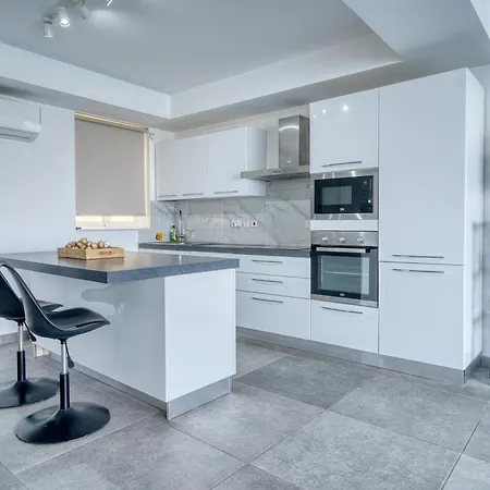 Seaview Apartment, 49 Tigne Mansions 8 *