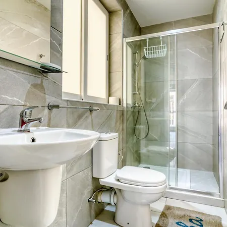 Seaview Apartment, 49 Tigne Mansions 8 アパート
