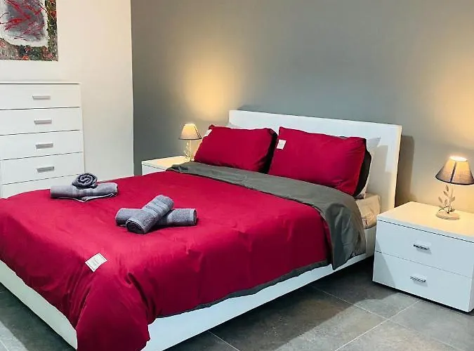 Seaview Apartment- Valletta Views - 8, 49 Tigne Point Mansions Apartament Sliema