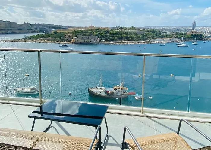 Seaview Apartment- Valletta Views - 8, 49 Tigne Point Mansions