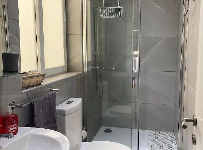 Seaview Apartment- Valletta Views - 8, 49 Tigne Point Mansions Apartament *