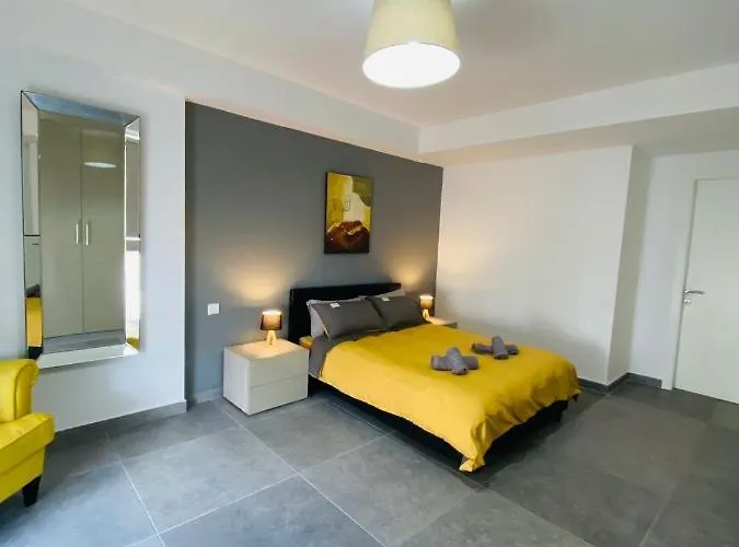 Seaview Apartment- Valletta Views - 8, 49 Tigne Point Mansions Apartament *