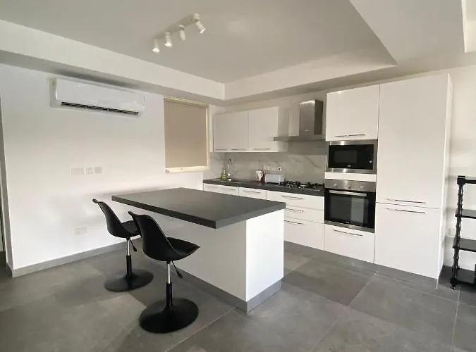 Apartament Seaview Apartment- Valletta Views - 8, 49 Tigne Point Mansions Sliema