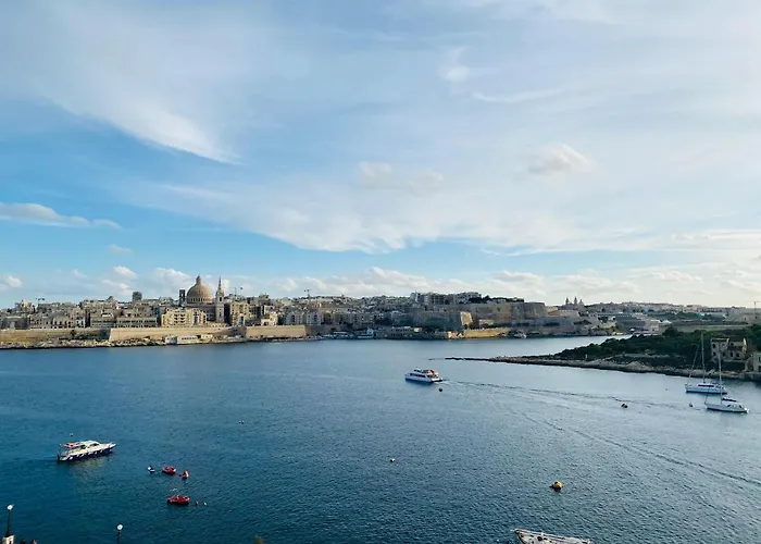 Seaview Apartment- Valletta Views - 8, 49 Tigne Point Mansions * Sliema