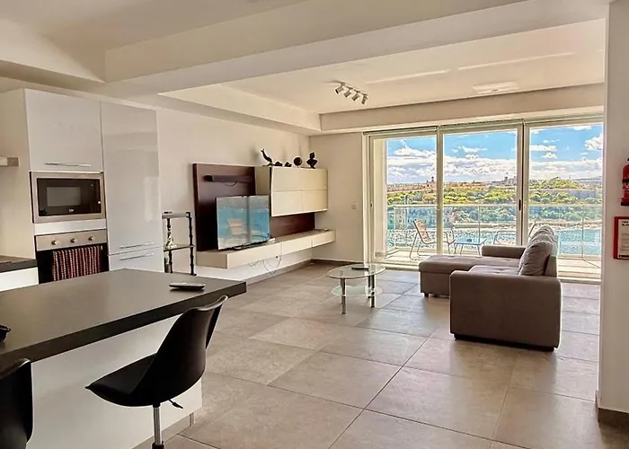 Seaview Apartment- Valletta Views - 8, 49 Tigne Point Mansions * Sliema