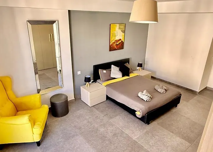 Seaview Apartment- Valletta Views - 8, 49 Tigne Point Mansions Apartament