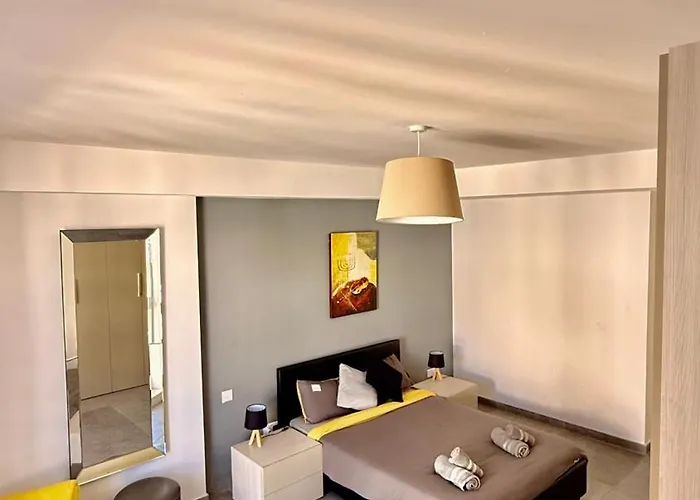 Seaview Apartment- Valletta Views - 8, 49 Tigne Point Mansions Apartament Sliema