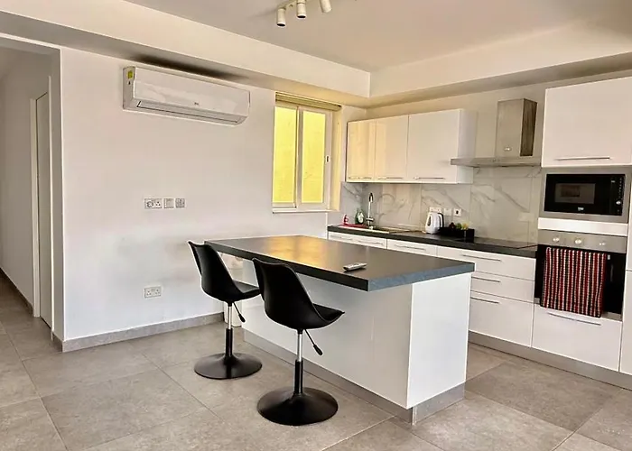 Apartament Seaview Apartment- Valletta Views - 8, 49 Tigne Point Mansions Sliema