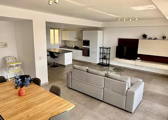 Seaview Apartment- Valletta Views - 8, 49 Tigne Point Mansions